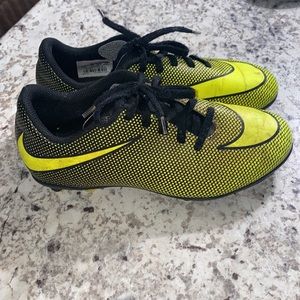 Boys Nike cleats 2y